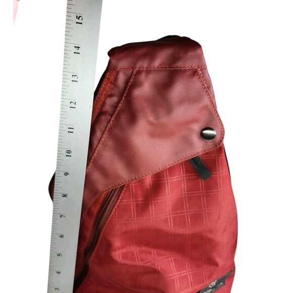 Victorinox Swiss Army Crossbody MonoSling Backpack Gym Bag Red Electronic Pocket - Picture 15 of 15